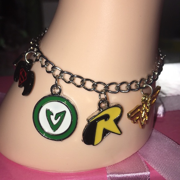 Silver Tone Justice league charms bracelet - Picture 3 of 8